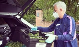 HLV Mourinho tham gia làm shipper, giao rau giữa mùa dịch
