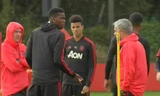 Paul Pogba tỏ thái độ với Jose Mourinho trên sân tập M.U