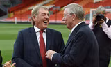 Sir Alex Ferguson và Kenny Dalglish có nhiều lần đối đầu trong quá khứ.