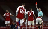Arsenal đã phải nhận 3 chiếc thẻ đỏ ở 6 vòng đấu gần nhất