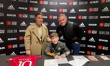 Con trai Rooney ký hợp đồng với M.U