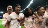 Rashford ăn mừng cùng các cầu thủ M.U