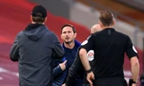 Frank Lampard nổi điên với ban huấn luyện Liverpool.