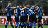 Các cầu thủ Inter Milan ăn mừng chiến thắng.