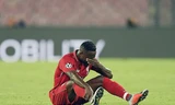 Naby Keita đau đớn trước khi rời sân