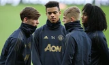 Các cầu thủ trẻ M.U tập luyện trước trận Paris SG