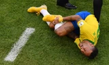 Neymar đau đớn lăn lộn dù chỉ va chạm nhẹ với đối thủ