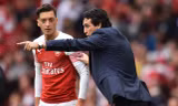 HLV Emery muốn Ozil phòng ngự tích cực hơn