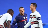 Mbappe nhìn Ronaldo "say đắm".