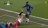Pha bóng Maguire đạp nguội Batshuayi.