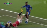Pha bóng Maguire đạp nguội Batshuayi.