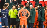 Trận PSG gặp Istanbul bị hoãn vì trọng tài phân biệt chủng tộc 