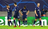 Các cầu thủ Tottenham cúi đầu rời Champions League