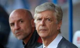 HLV Arsene Wenger sẵn sàng giúp M.U vượt khó. 