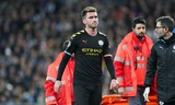 Aymeric Laporte đau đớn rời sân.