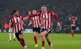 Các cầu thủ Sheffield United ăn mừng bàn thắng phút chót.