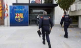 Vì sao cựu Chủ tịch Barcelona bị cảnh sát bắt giữ?