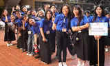 Team Mùa Hè Xanh nhà Nhân Văn: "Chúng mình lấy chuyên môn làm tình nguyện"