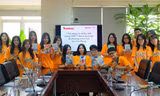 Các thành viên CNN Zoom THPT chuyên Ngoại ngữ khám phá tòa soạn báo Tiền Phong