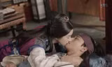 Giữa bão scandal Seo Ye Ji, nụ hôn trộm Park Seo Joon bị netizens đào lại bất ngờ gây bão