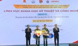 Trao Huy hiệu Tuổi trẻ sáng tạo cho các sinh viên đoạt giải nhất cuộc thi nghiên cứu khoa học 2022