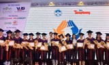 Học bổng 'Nâng bước thủ khoa' năm 2022 được trao cho 140 thủ khoa và sinh viên