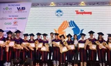 Học bổng 'Nâng bước thủ khoa' năm 2022 được trao cho 140 thủ khoa và sinh viên