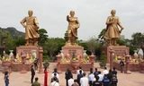 Dâng hương tưởng nhớ các anh hùng dân tộc tại Khu di tích Bạch Đằng Giang