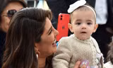 Con gái Hoa hậu Thế giới Priyanka Chopra lần đầu lộ diện