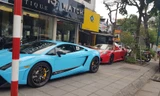 Siêu xe được 'đặc cách' đỗ trên vỉa hè Hà Nội?