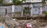 Người dân lo sợ sống cạnh tuyến đường sạt lở nghiêm trọng