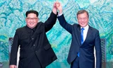 Nhà lãnh đạo Triều Tiên Kim Jong-un và Tổng thống Hàn Quốc Moon Jae-in tại cuộc gặp lịch sử ngày 27-4