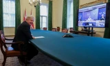 Thủ tướng Anh Boris Johnson trong một buổi trao đổi trực tuyến với các lãnh đạo cấp cao bên phía EU. Ảnh: Phố Downing.