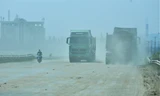 Xe 'Hổ vồ' chở vật liệu tung hoành khu kinh tế Vũng Áng, người dân kêu trời vì bụi