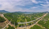Diện mạo cầu vượt thung lũng trên cao tốc qua Hà Tĩnh sắp thông xe