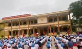Hiệu trưởng đấm hiệu phó nhập viện phải xin lỗi dưới cờ