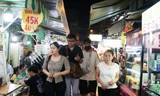 Phố ẩm thực ở TPHCM: Người bán nhiều hơn người ăn