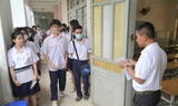 Tuyển sinh vào lớp 10: Chật vật đặt cọc giữ chỗ trường tư 