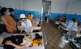Dịch sốt xuất huyết tăng nhanh đang gây áp lực lên hệ thống điều trị. Ảnh: Phạm Nguyễn 