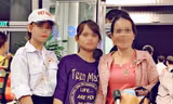 Chị Hoàng Thị Tr. (giữa) trú tại xã Bình Minh, Thăng Bình (Quảng Nam) mất liên lạc với gia đình từ khi được đưa qua Campuchia 