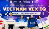 Hai tween lớp 6 giành giải thưởng lớn tại VEX IQ Robotics toàn quốc 2023
