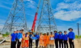 Bí thư Đoàn Khối Doanh nghiệp T.Ư thăm công nhân thi công đường dây 500kV mạch 3