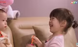 "Lịm tim" nhìn bé Cici trổ tài chăm em trai Mino, cách quan tâm bố Justatee siêu dễ thương