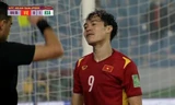 Văn Toàn chia sẻ khoảnh khắc buồn bã vì nhận thẻ vàng, ai ngờ bị Quang Hải "cà khịa" cực hài