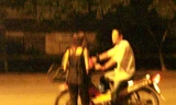 Mất xe máy vì vào nhà nghỉ với cô gái lạ