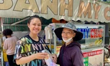Lan tỏa điều tích cực từ những ổ bánh mì 'treo' ở Đà Nẵng