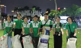 Tình nguyện viên Đà Nẵng dọn sạch rác sau đêm hội pháo hoa