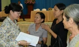 Chủ tịch HĐND TPHCM Nguyễn Thị Quyết Tâm tiếp thu ý kiến của các cử tri. 