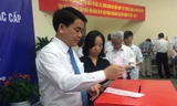 Chủ tịch UBND TP Hà Nội Nguyễn Đức Chung đi bầu cử tại quận Đống Đa.