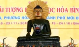 Tượng Phật ngọc hòa bình thế giới được cung nghinh tại chùa Hội An. Ảnh: Nguyệt Triều
